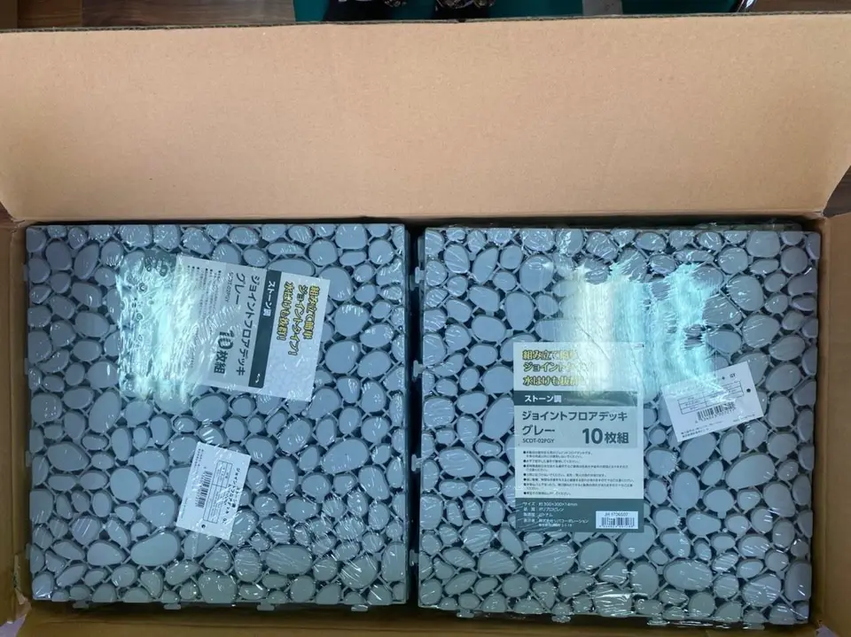 Packed stone-look tiles
