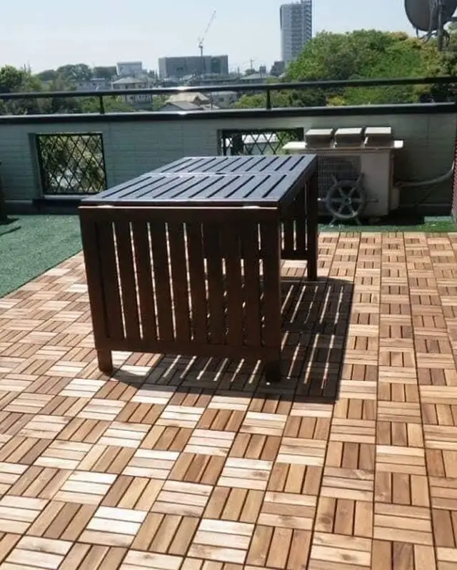Acacia tiles in real environments