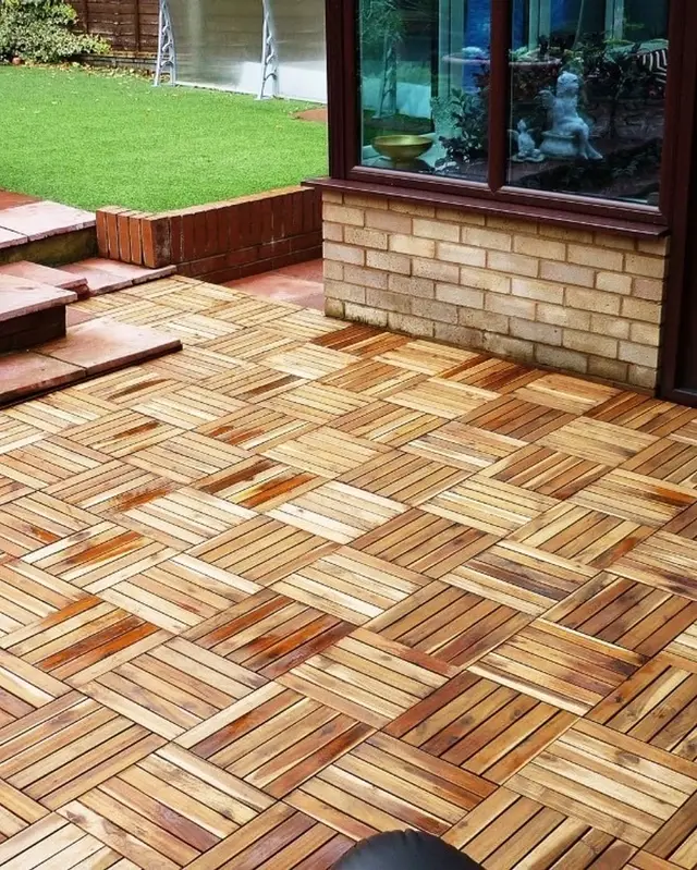 Acacia tiles in real environments